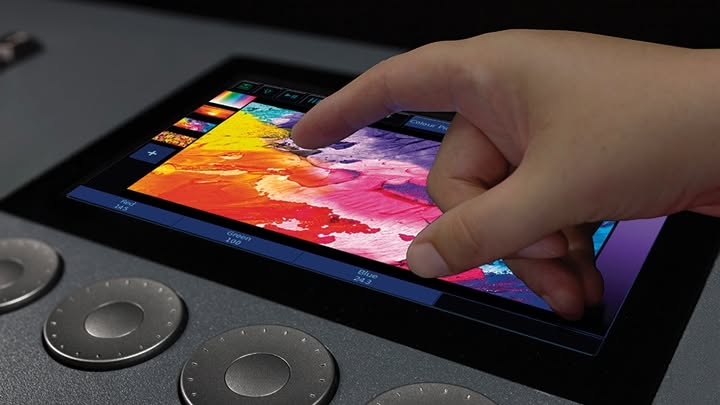 The FLX S48 touch screen being used with the zerOS software to select a colour from the available ones on the display