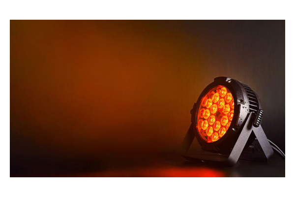 Side view of the Citronic HIPAR-180 emitting orange light with water droplets on the fixture