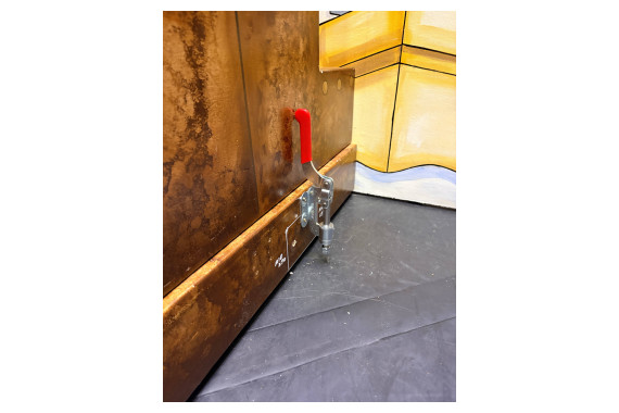 An image of the Stage Depot toggle clamp in use within a theatre during a panto show