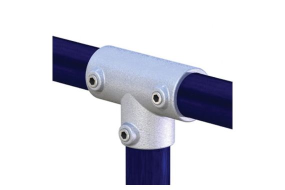 An Image of the Doughty pipe clamp in silver with alluminium tubes connected